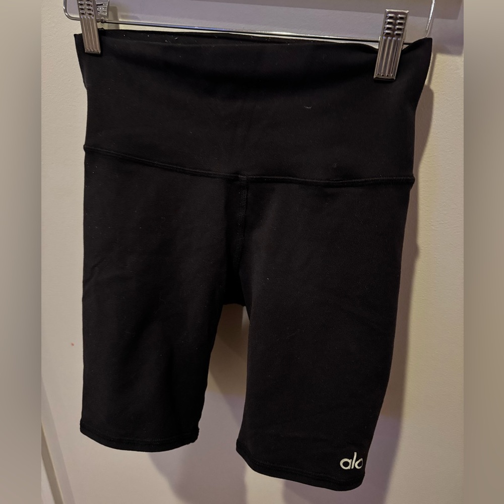 Alo 5” ribbed biker shorts